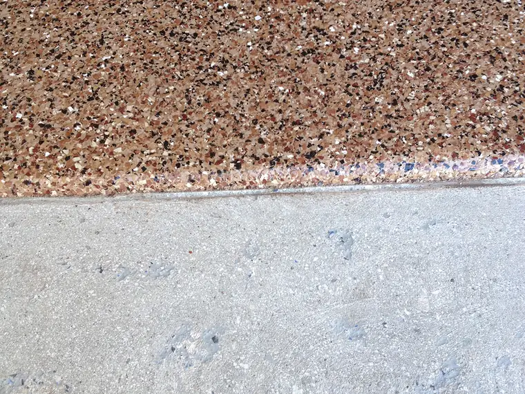 Brown flake epoxy wrapping the nose of a garage step