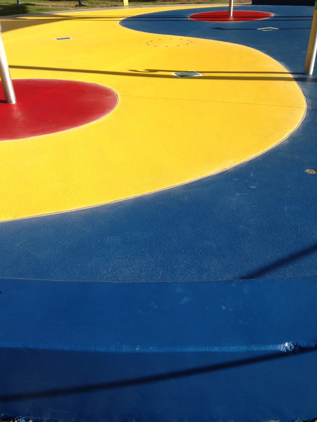 Yellow and blue splash pad coating with a red circle inlay