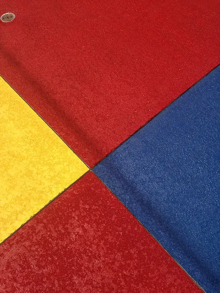 Four color quadrants of splash pad coating meeting at a center point