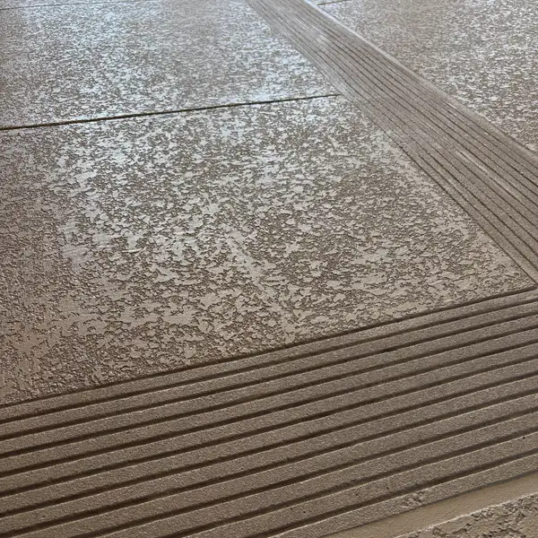 Pool steps finished in textured cool deck with grooved non-slip treads